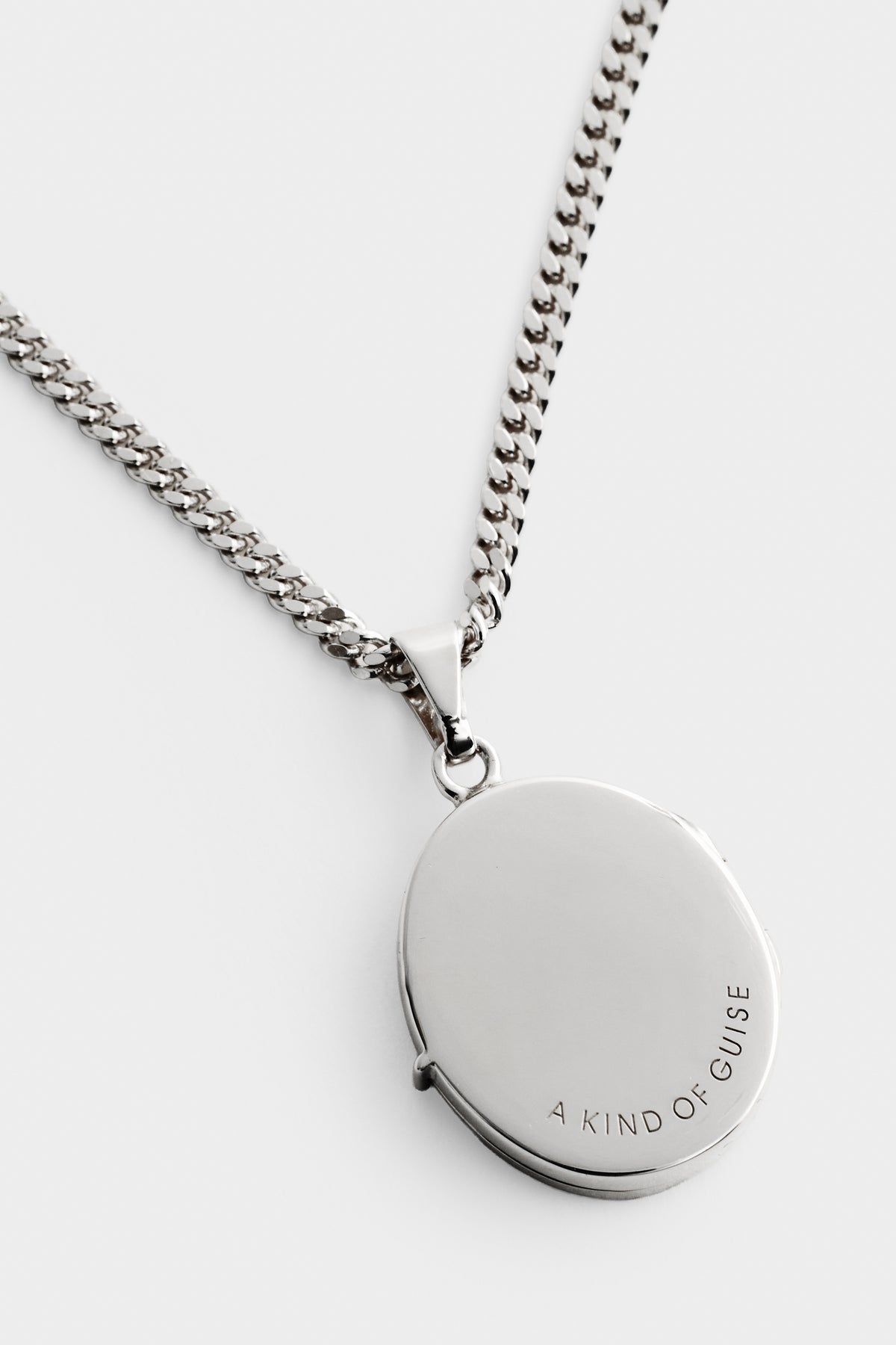 LARGE MEDALLION NECKLACE