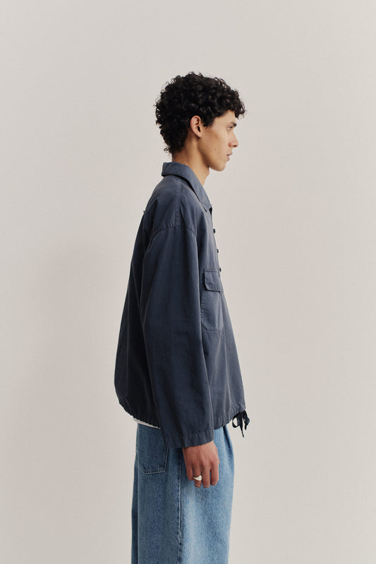 Men's outerwear, long-sleeved shirt jacket, cotton-linen blend, garment dyed navy, with patch pockets and adjustable hem.
