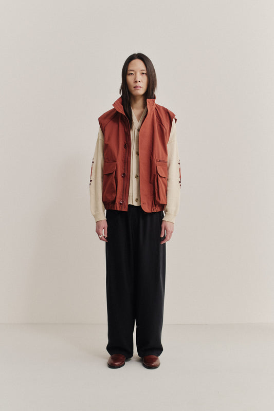 Men's outerwear vest, terracotta cotton blend, wide silhouette, deep raglan sleeves, bellows pockets.