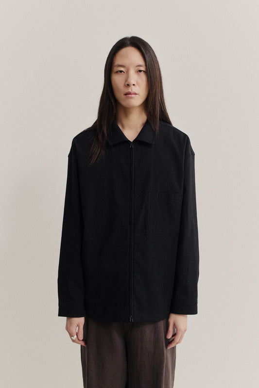 Men's long-sleeved shirt, black cotton blend, pre-washed with irregular wavy stripes, two-way zipper, and patch pocket.