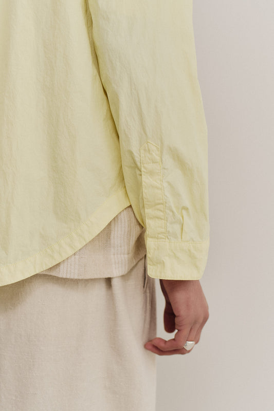 Men's long-sleeved shirt, recycled polyamide, garment-dyed light yellow, with adjustable cuffs.