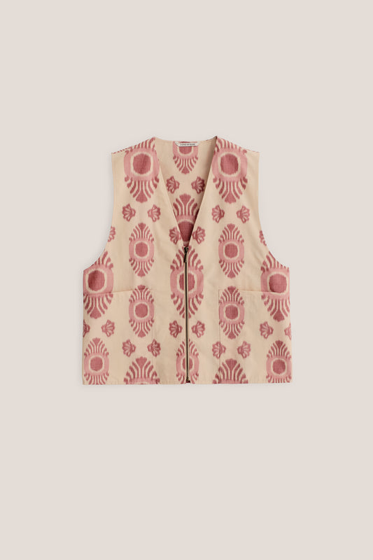 Men's outerwear vest, cotton-recycled polyester blend, ikat-patterned, beige with red motif, metal zipper, two patch pockets.