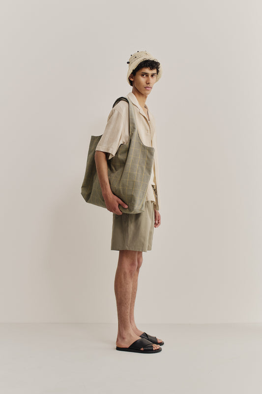 Men's shorts, lyocell-cotton-linen twill, sun-bleached sage, regular fit, side pockets.