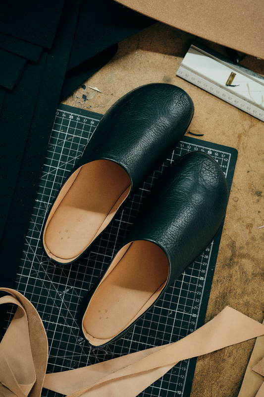 THE PERMANENTS® SLIPPER