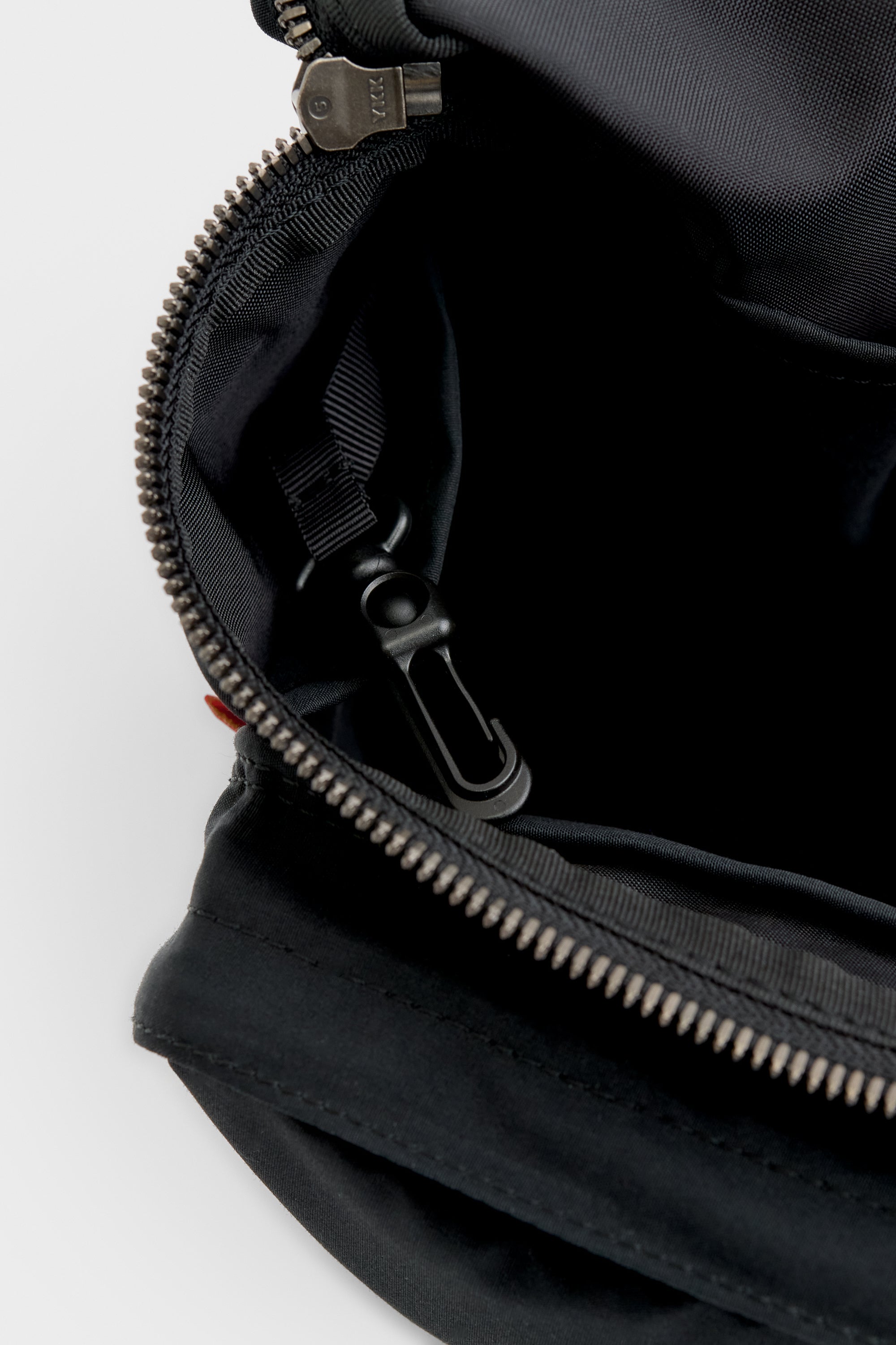 SHOULDER BAG – A KIND OF GUISE