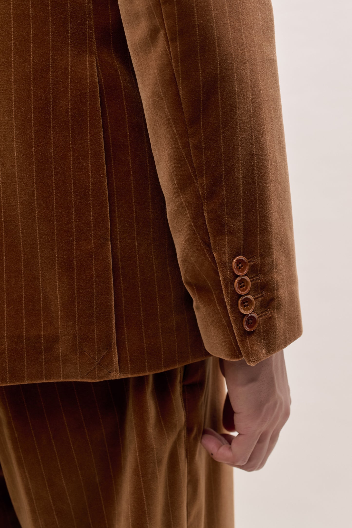 DOUBLE-BREASTED PEAK BLAZER