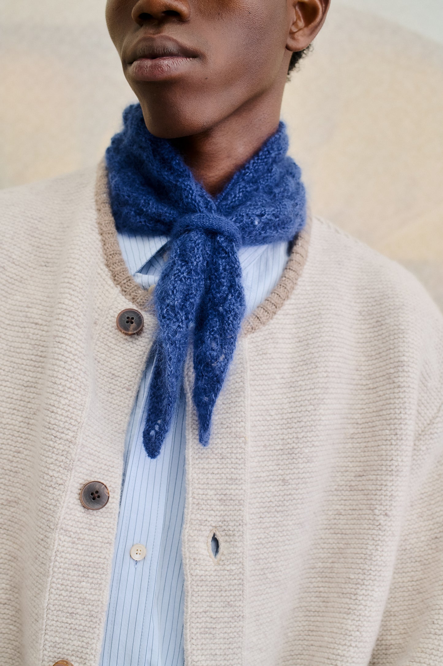 TES TRIANGLE SCARF