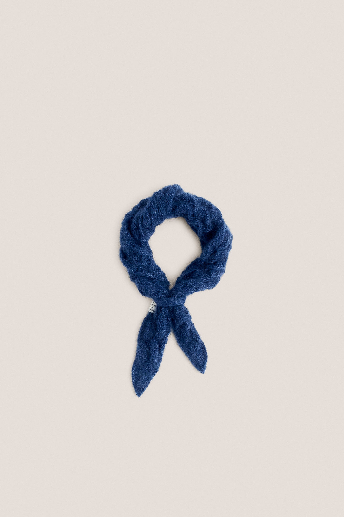 TES TRIANGLE SCARF