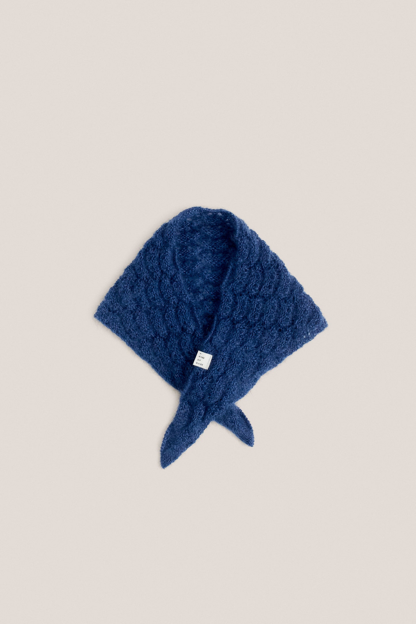 TES TRIANGLE SCARF