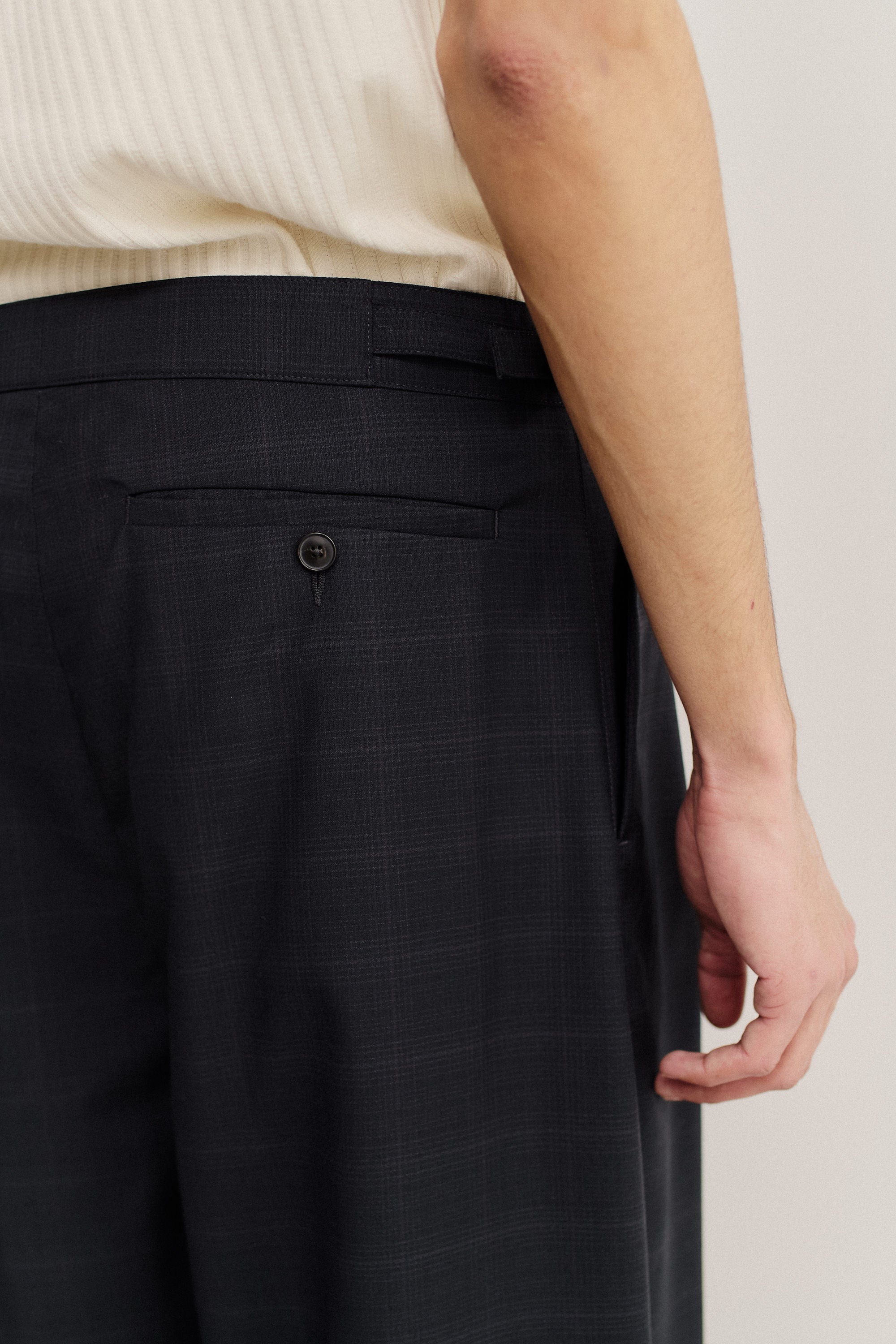PIERO PANTS – A KIND OF GUISE