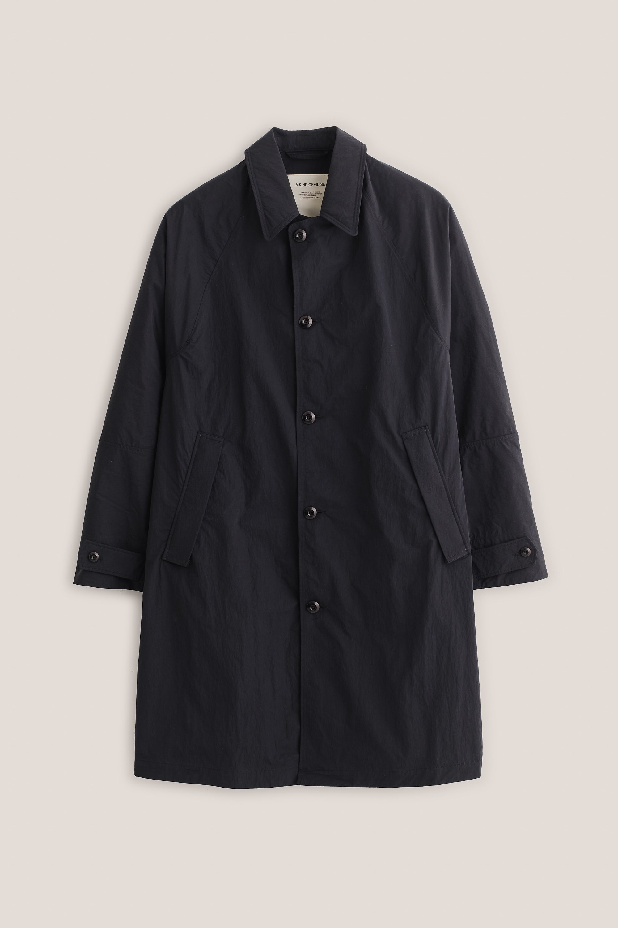 SERRARA MAC – A KIND OF GUISE