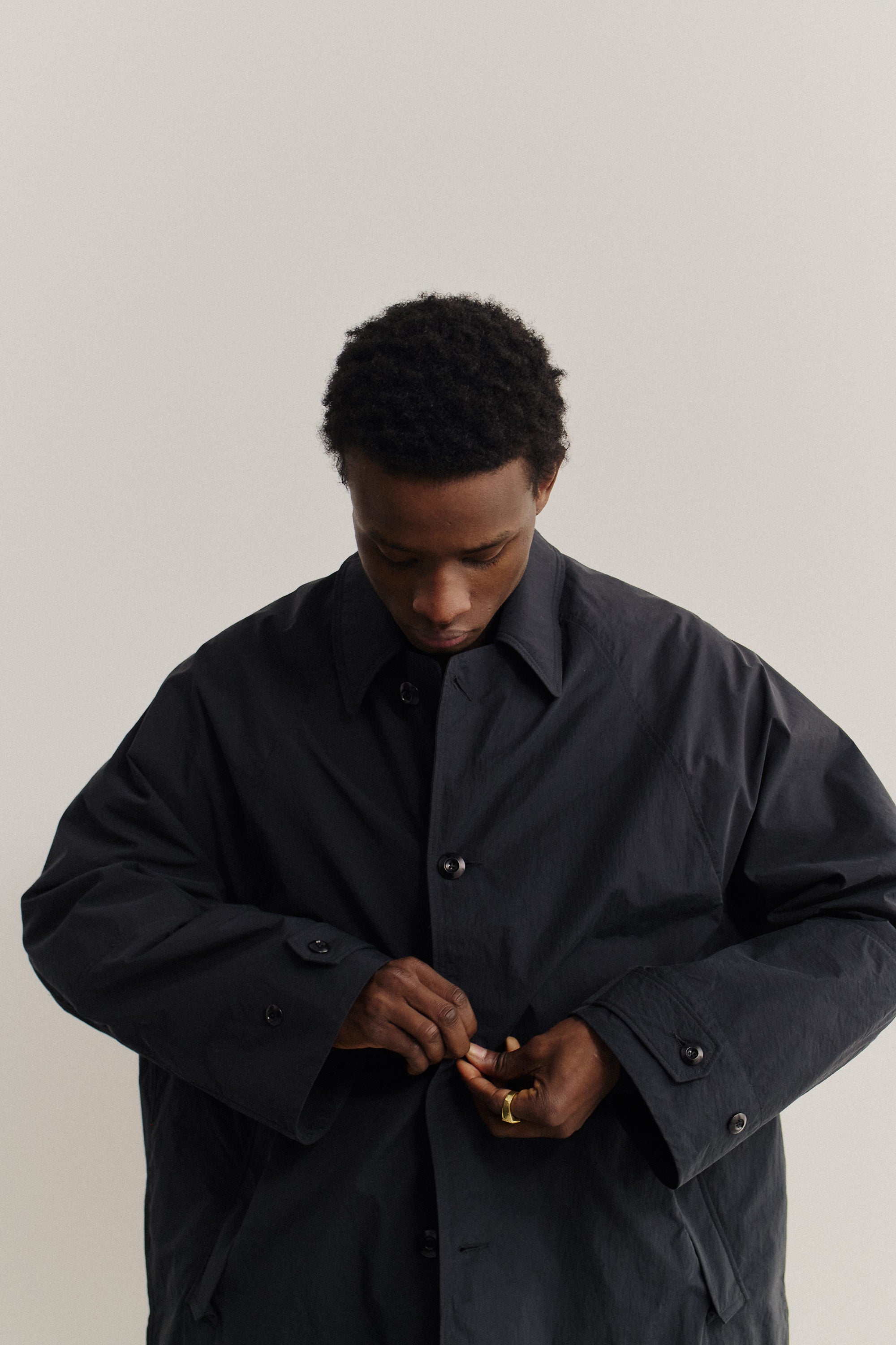 SERRARA MAC – A KIND OF GUISE