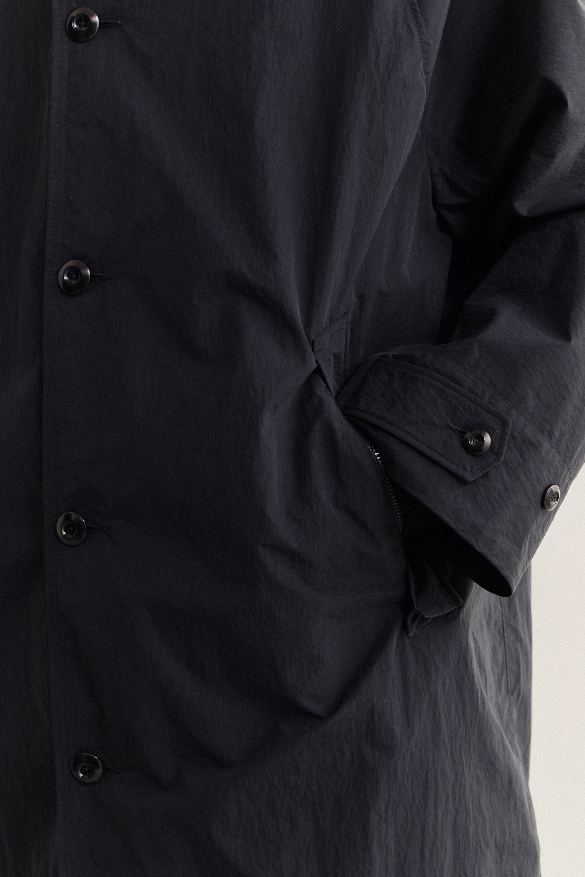 SERRARA MAC – A KIND OF GUISE