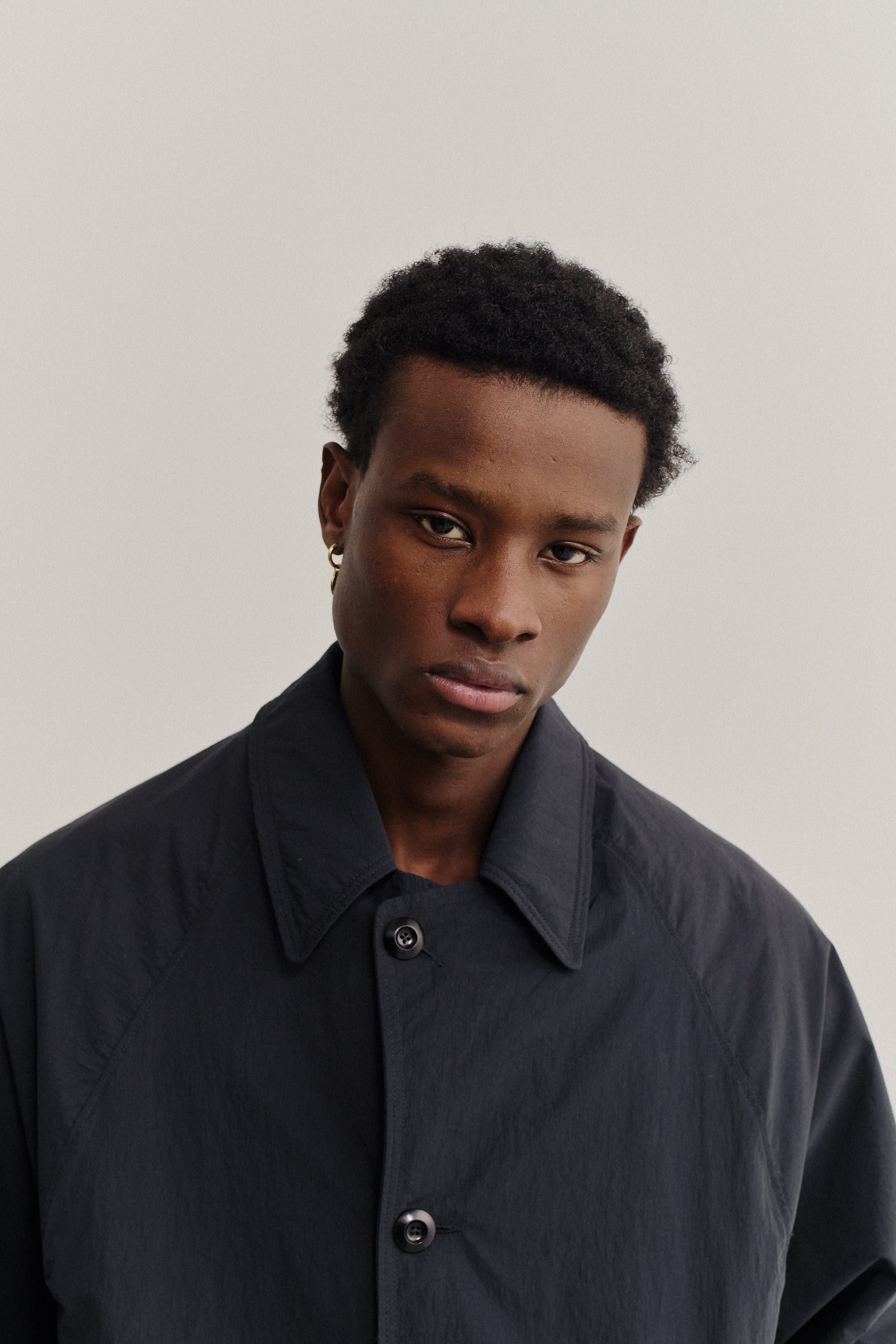 SERRARA MAC – A KIND OF GUISE
