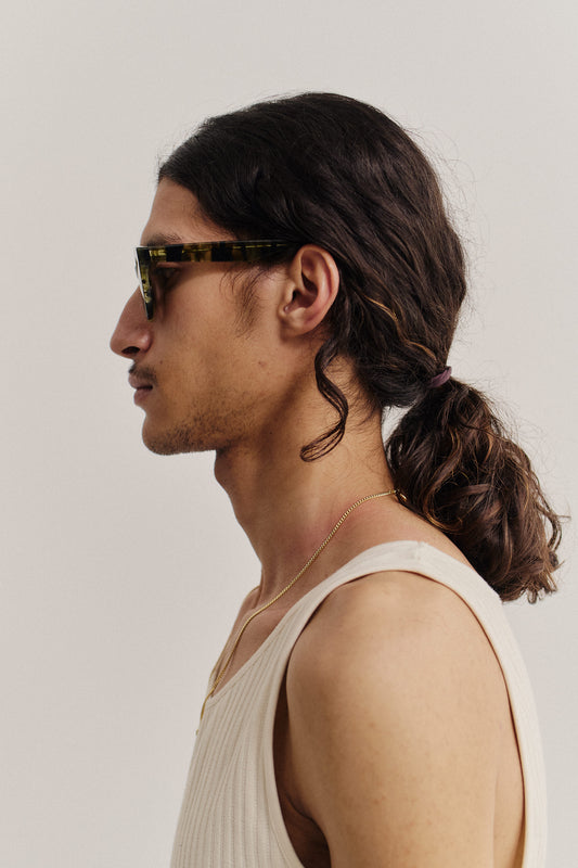Men's accessories, round-shaped curvy acetate sunglasses in tortoise shell, with keyhole and thick square temples.