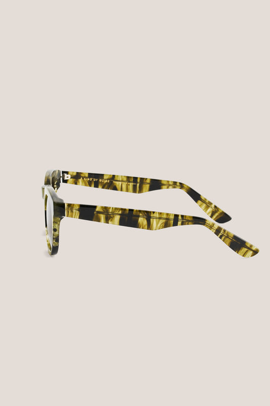 Unisex accessories sunglasses, round-shaped acetate frame with keyhole, thick square temples, green and black tortoise pattern.
