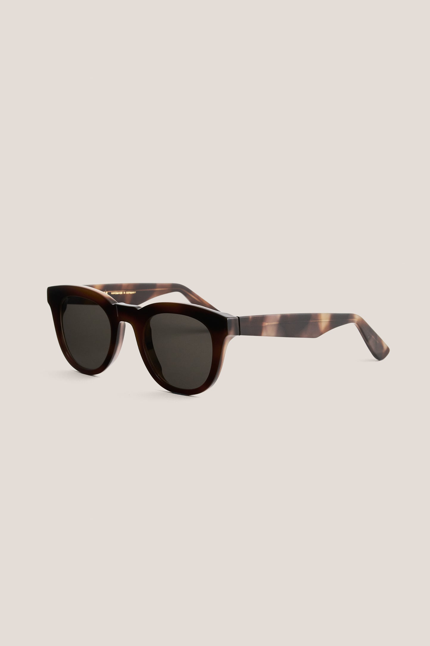 Unisex accessories sunglasses, handmade acetate, dark tortoise shell, round-shaped frame with keyhole bridge and thick square temples.