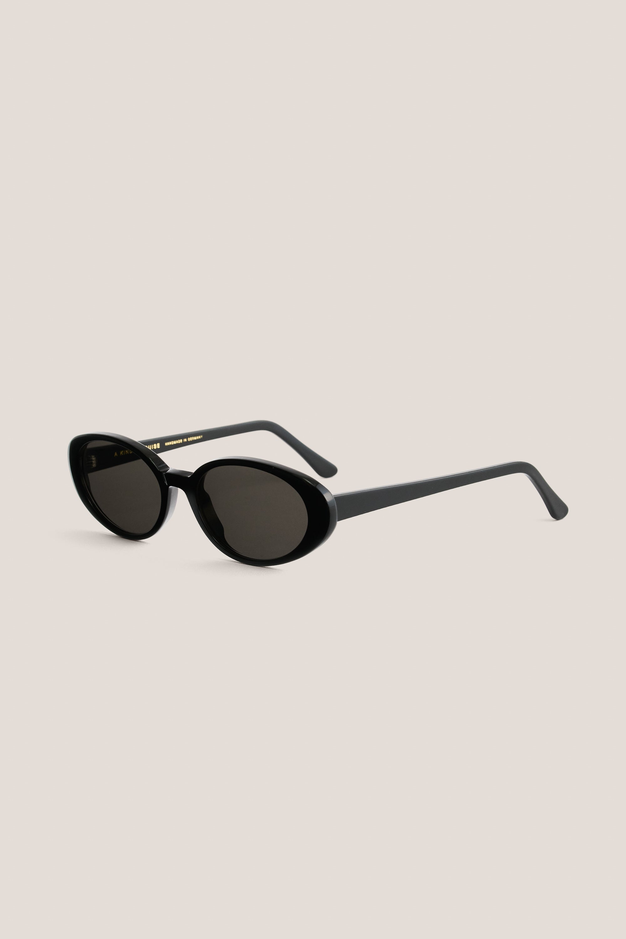 EYEWEAR – A KIND OF GUISE