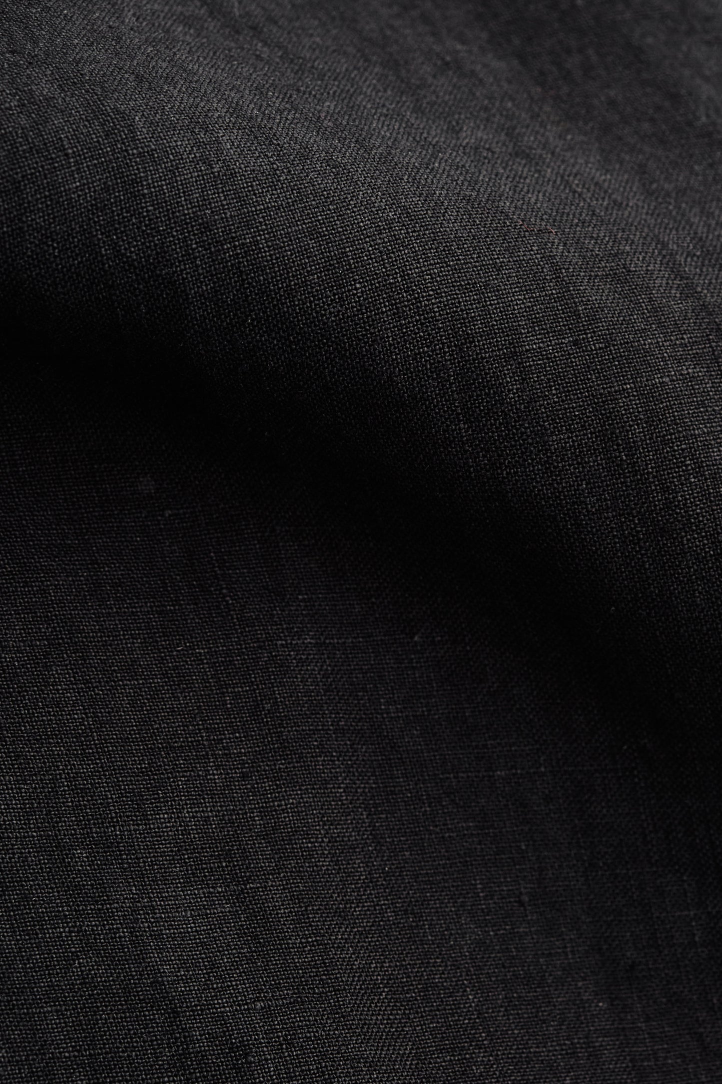 Women's sleeveless shirt, 100% black linen fabric with a subtle texture.