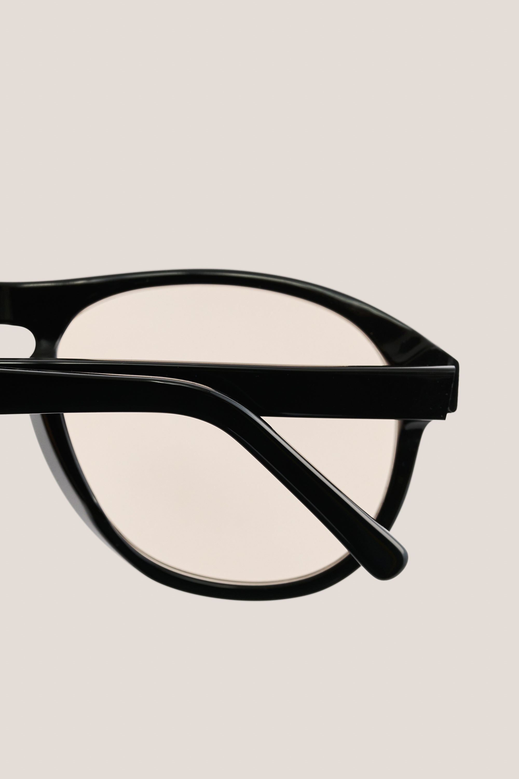 EYEWEAR – A KIND OF GUISE