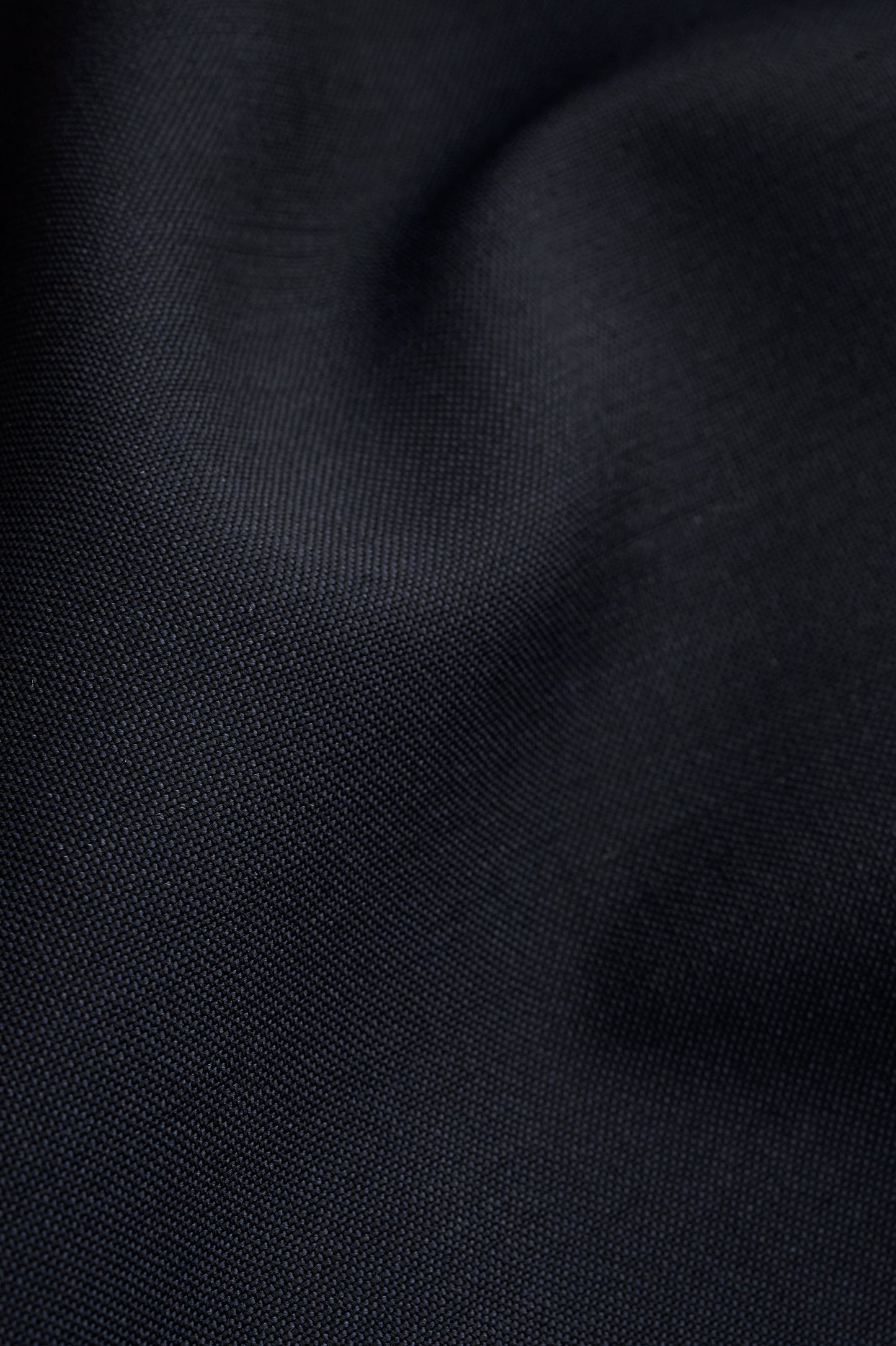Men's tailoring blazer, 100% virgin wool, dark navy, close-up of fabric texture.