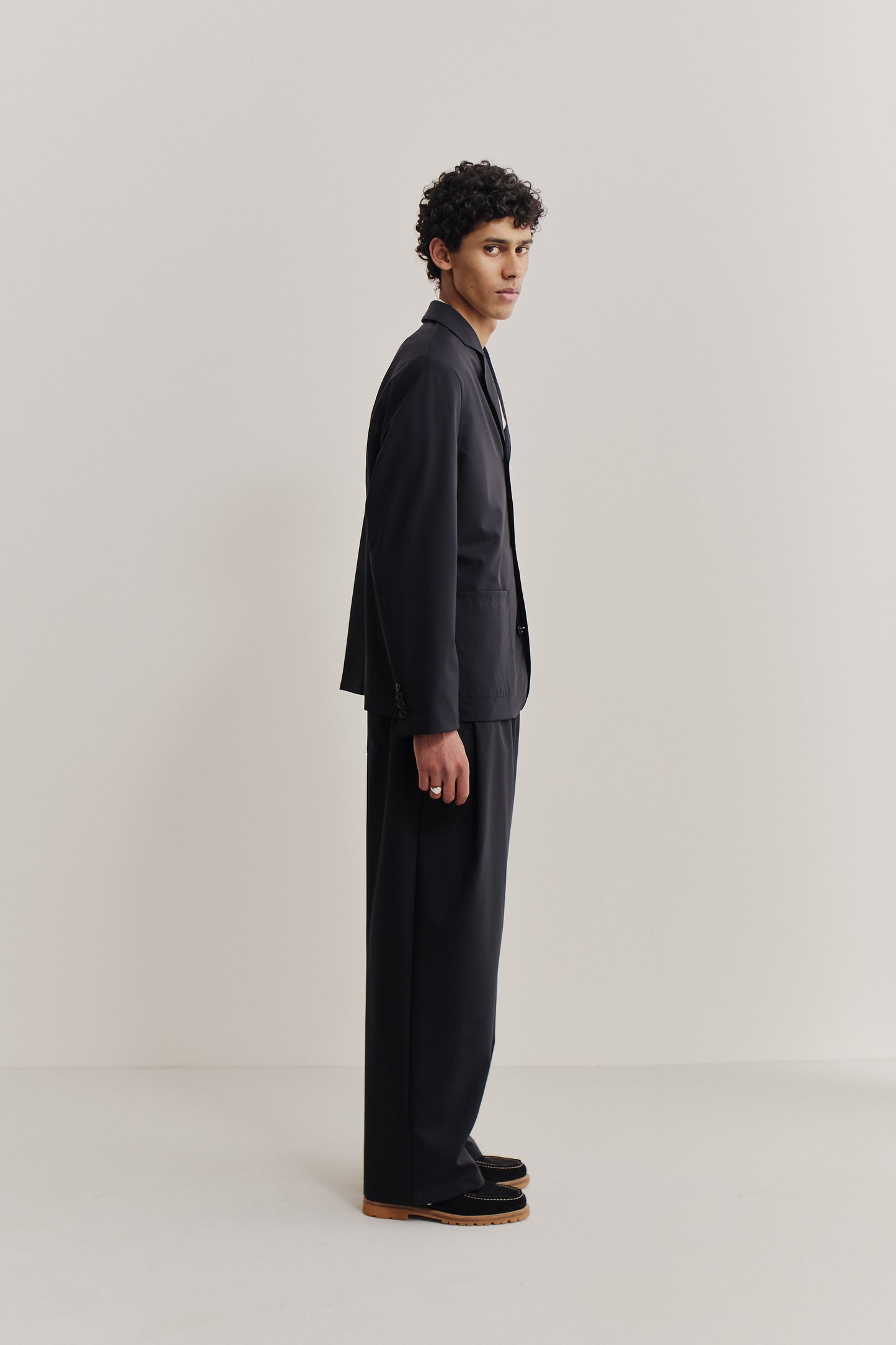 Men's tailoring blazer, 100% virgin wool, dark navy, deconstructed with patch pockets and rounded lapel.