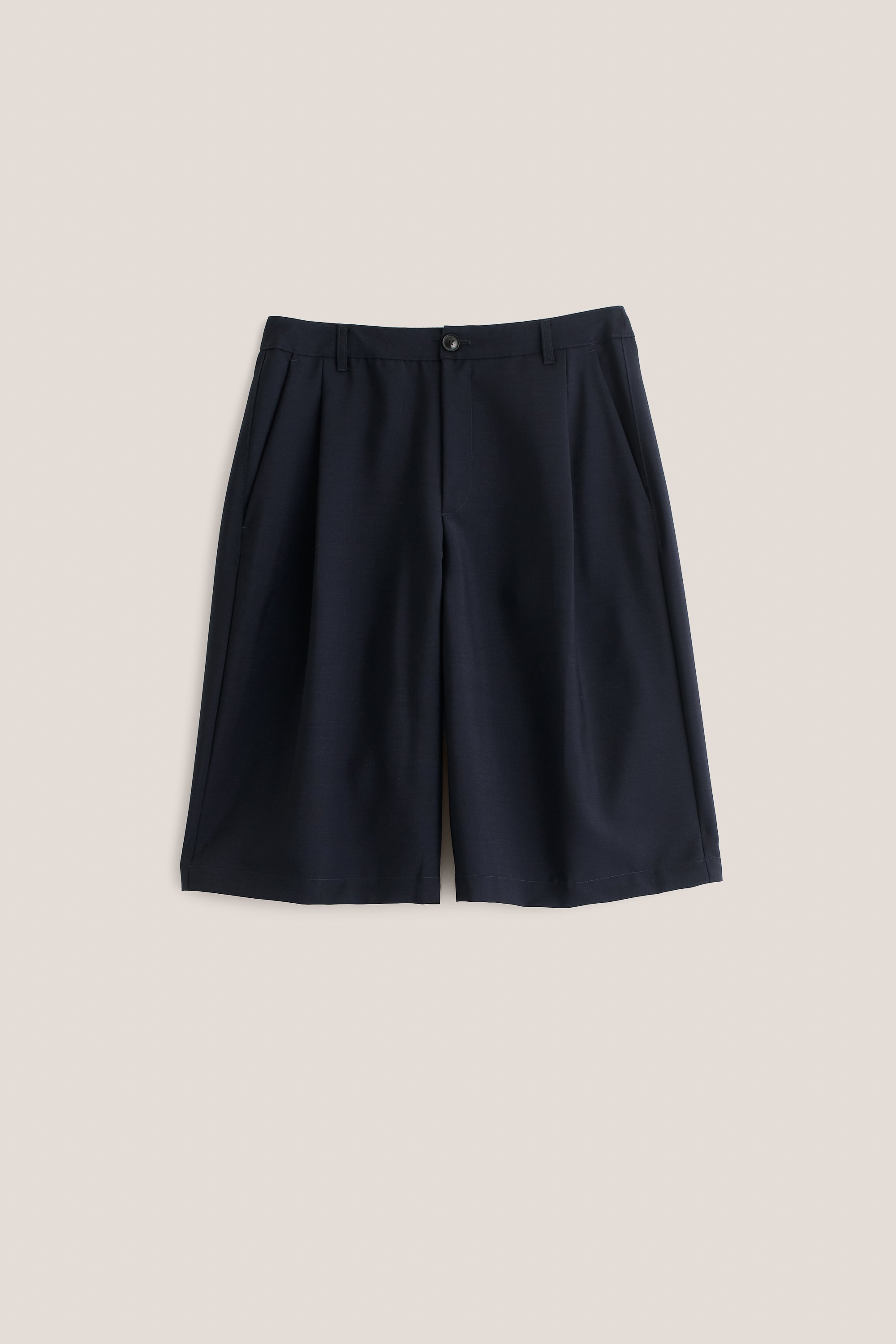 Juno Shorts Bermudas in 100% virgin wool | A KIND OF GUISE