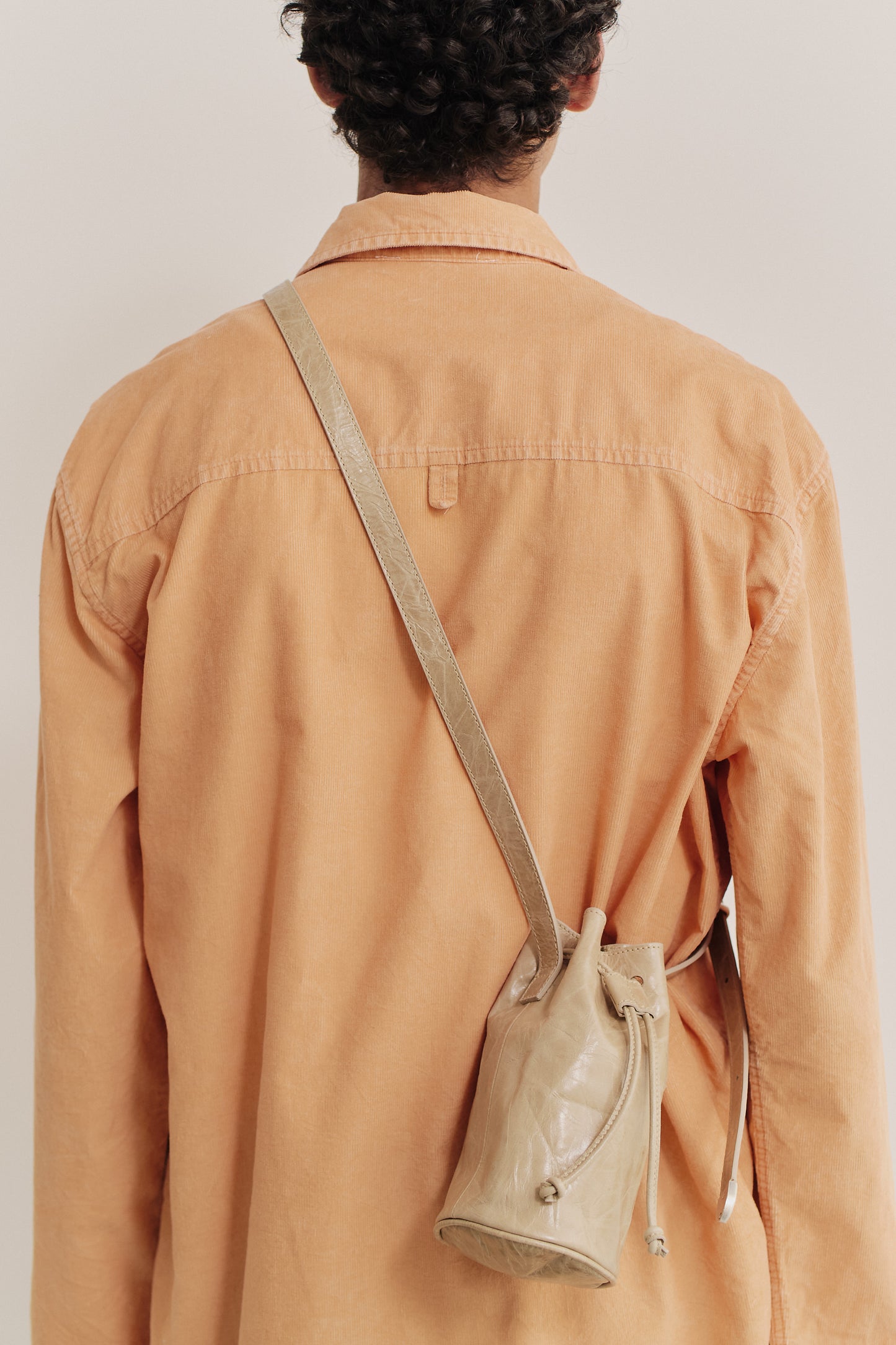 Women's accessories mini round bucket bag, 100% lwg-certified calf leather, light tone, crossbody wear.