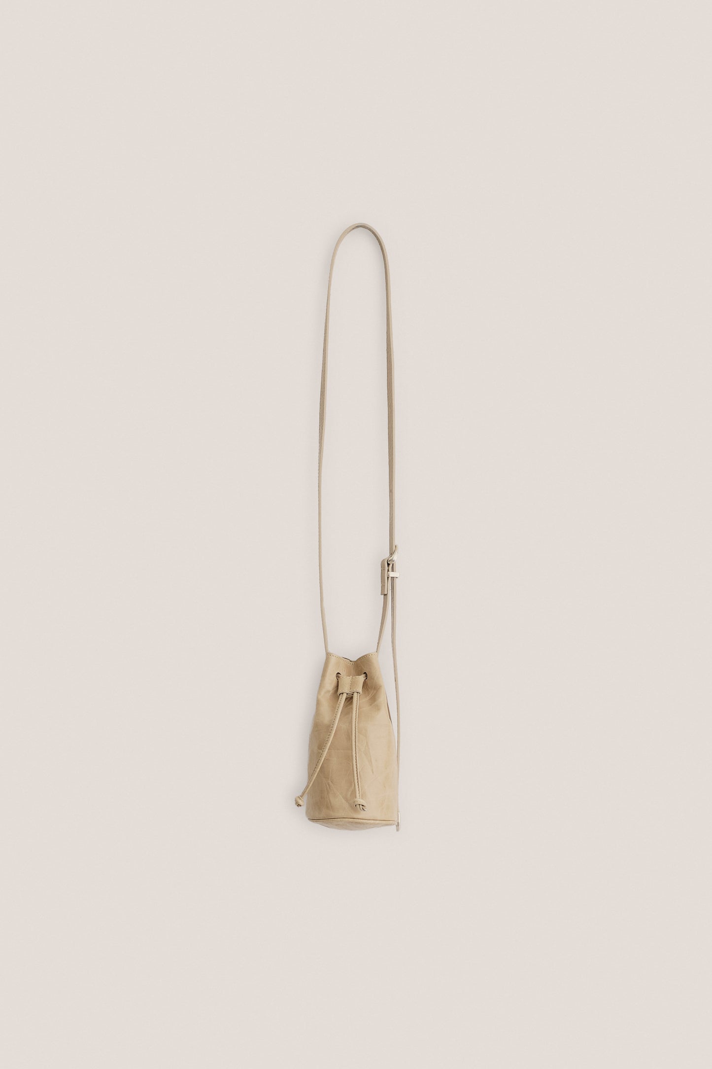Women's accessories mini round bucket bag, 100% lwg-certified calf leather, light tone, crossbody wear.
