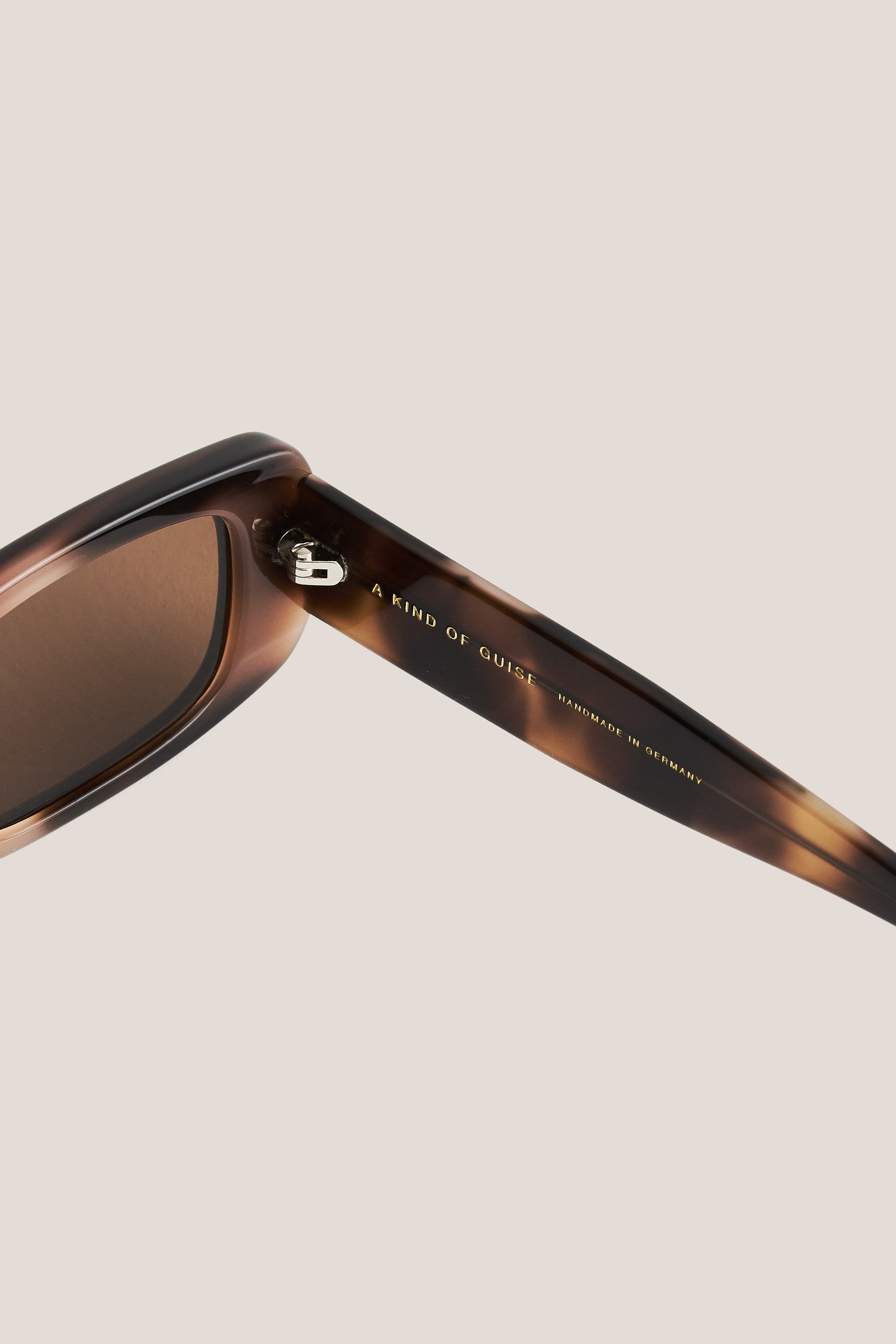 Unisex accessories sunglasses, acetate, tortoiseshell, with "A KIND OF GUISE" and "HANDMADE IN GERMANY" on the temple.
