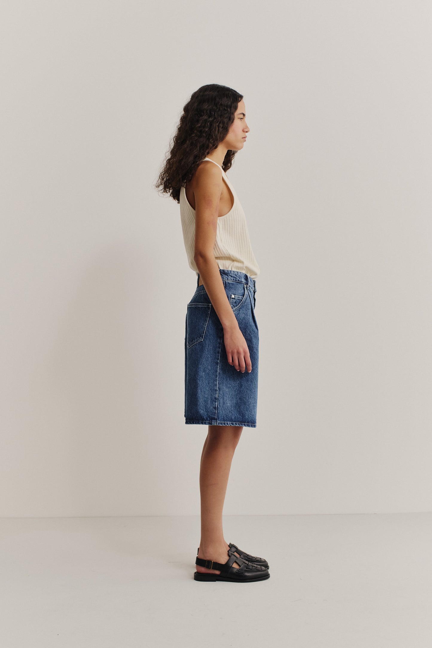 Women's shorts, wide fit pleated denim, stone washed blue, made from organic and recycled cotton.