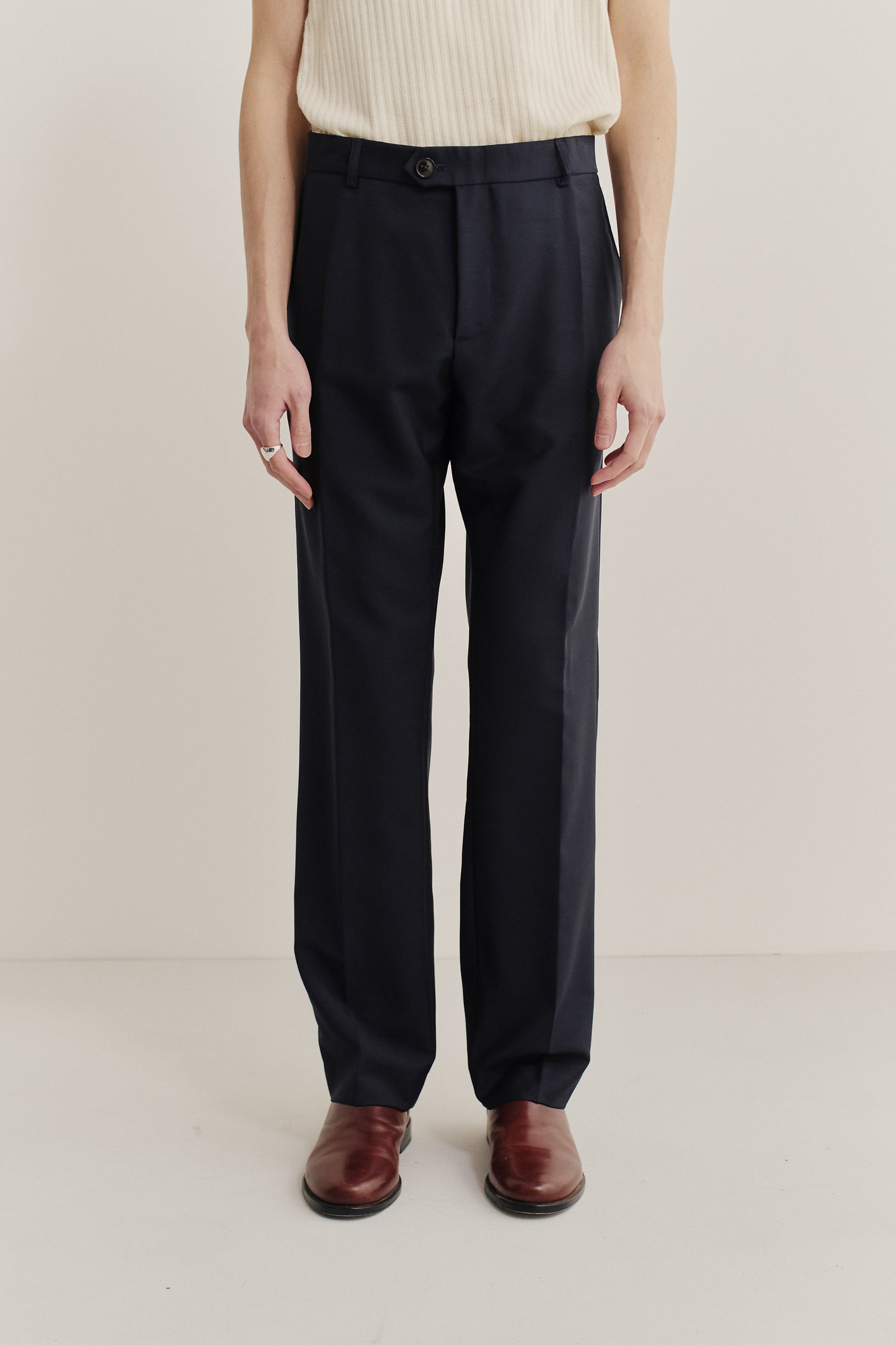 Men's long-pants, 100% virgin wool, dark navy, relaxed tailored fit with front pleat.