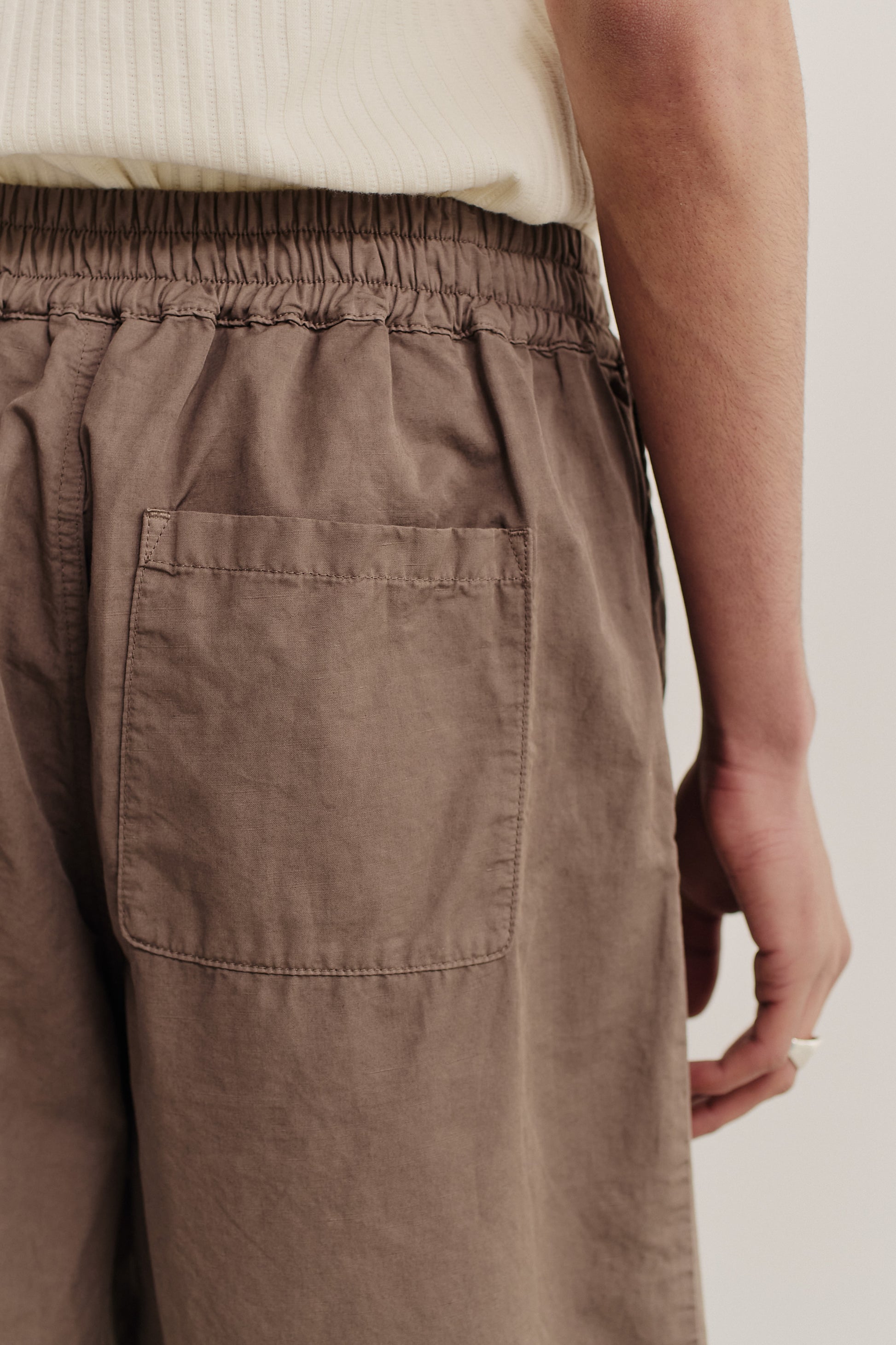 Men's shorts, cotton-linen blend, garment-dyed brown, elastic waist, wide leg, back patch pocket.