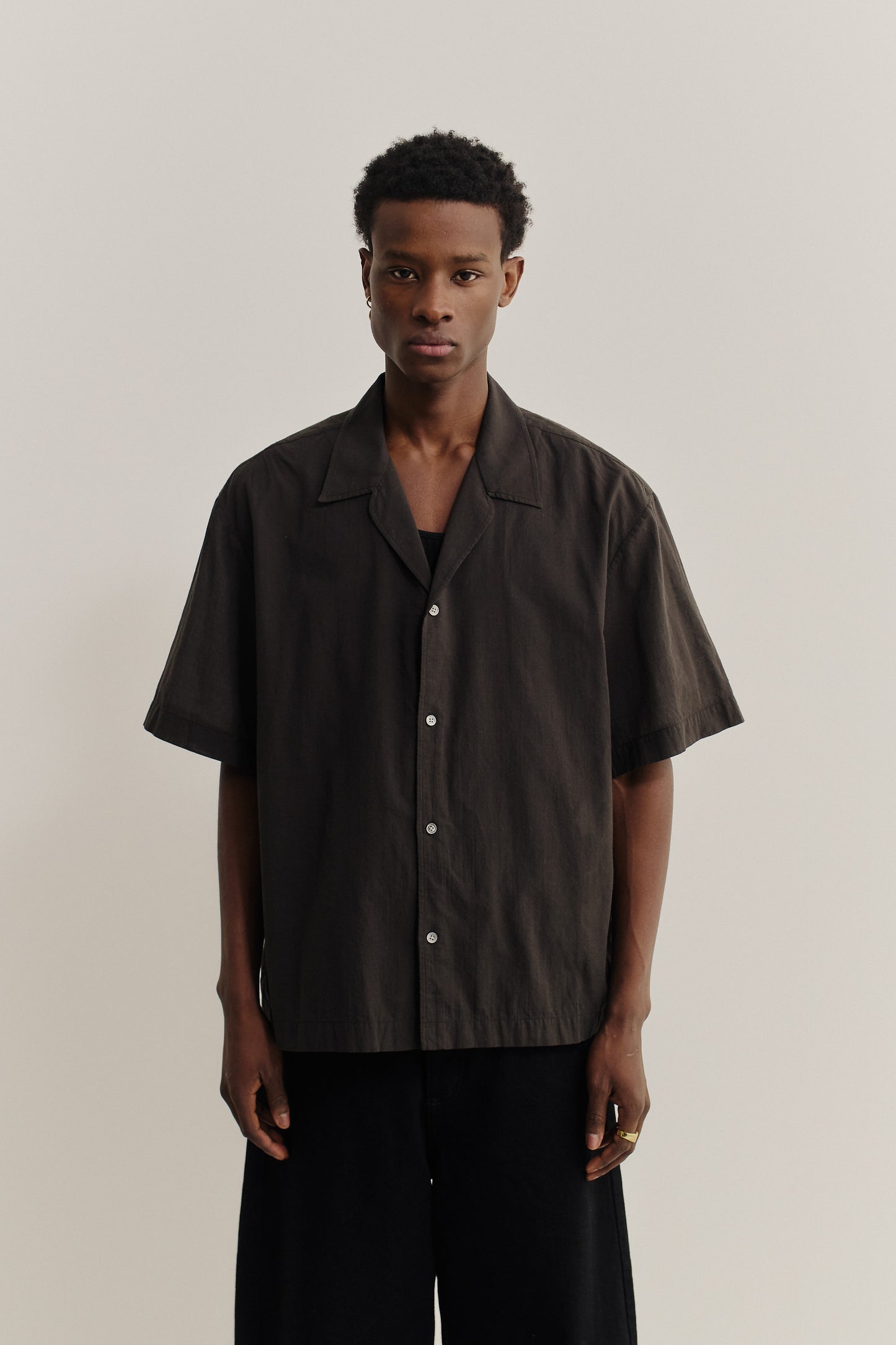 Men's short-sleeved shirt, cotton-silk mix, dark brown, relaxed fit with notched collar.