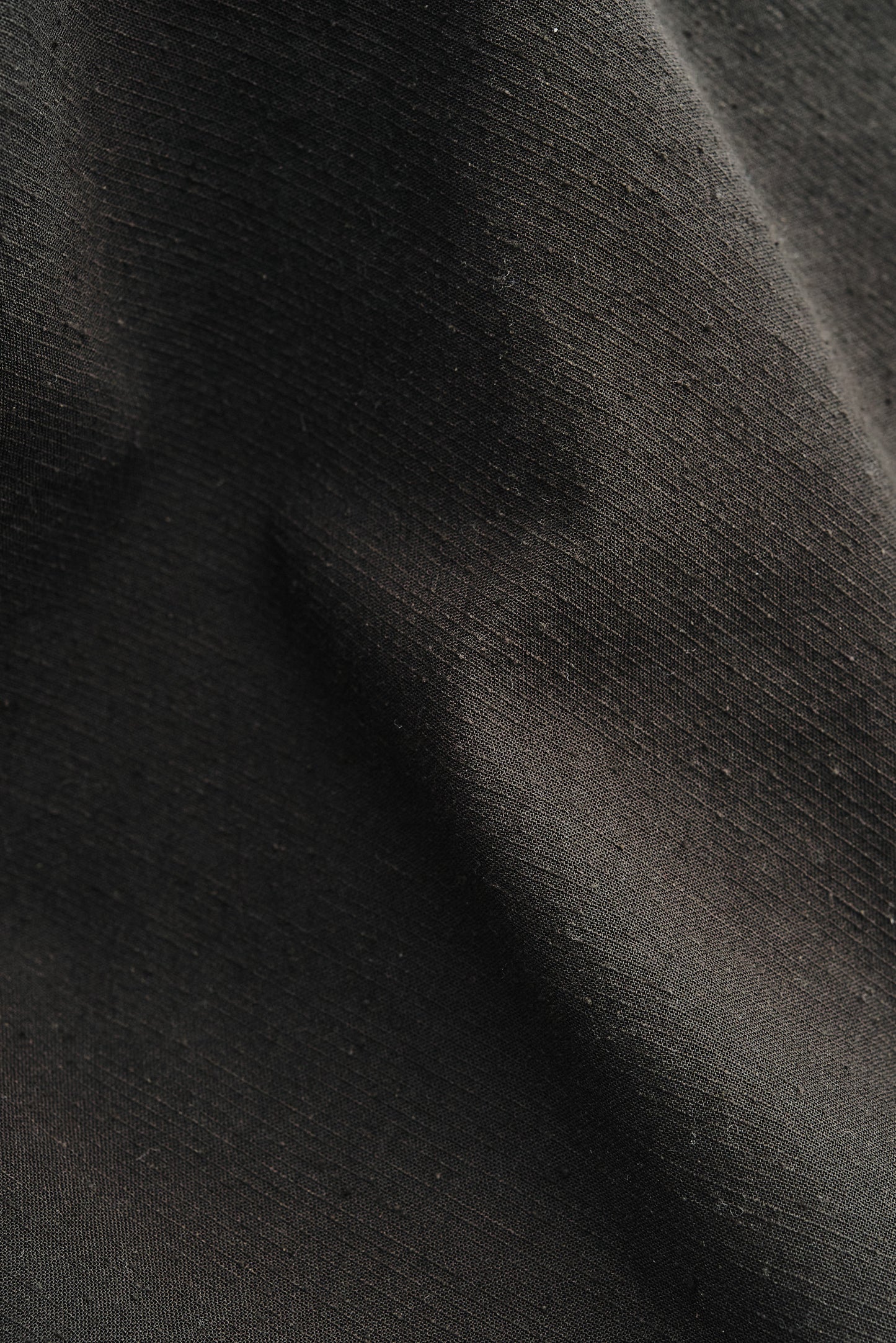 Men's short-sleeved shirt, dark brown cotton-silk fabric with a subtle sheen and melanged texture.