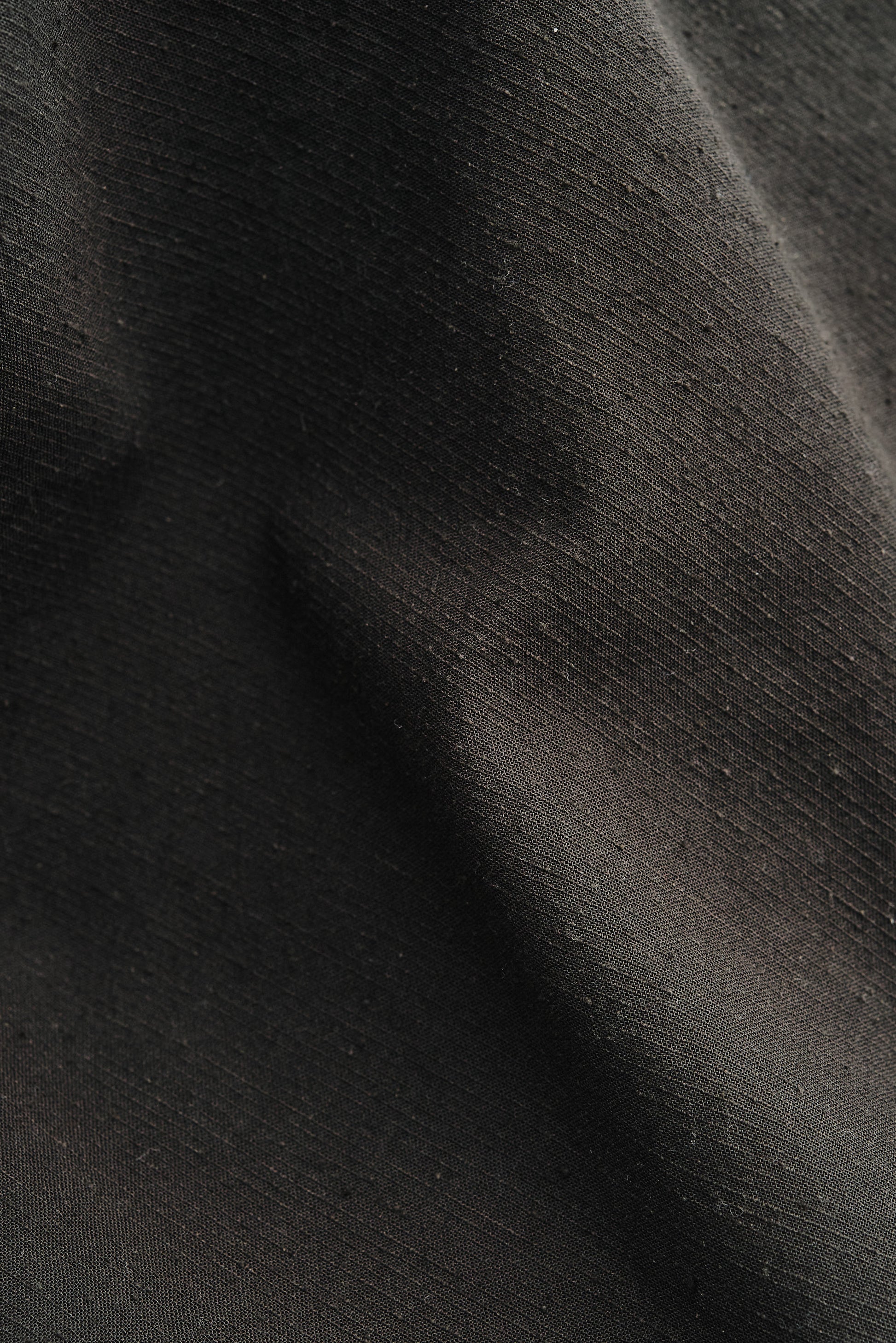 Men's short-sleeved shirt, dark brown cotton-silk fabric with a subtle sheen and melanged texture.