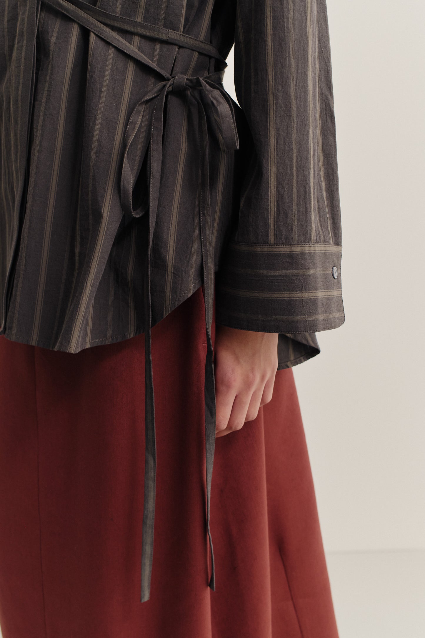 Women's long-sleeved shirt, 100% organic cotton, yarn-dyed dark grey with beige/brown stripes, wrap-around tie waist.