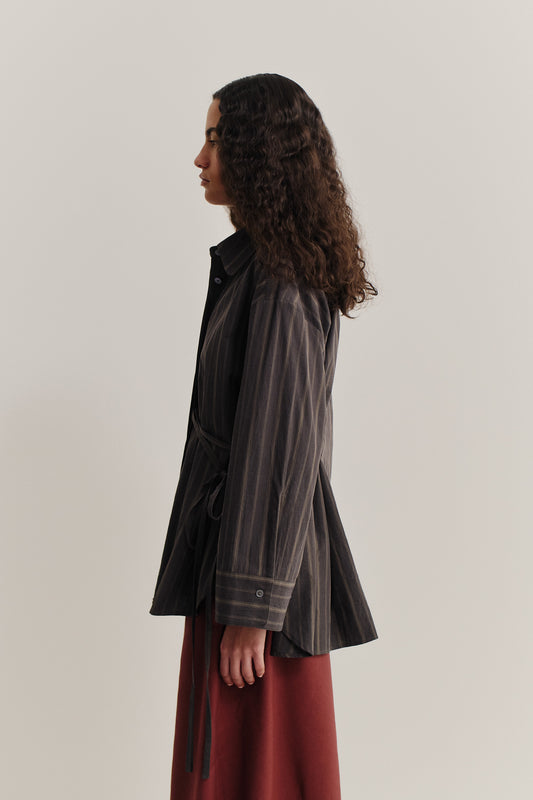 Women's long-sleeved shirt, organic cotton, yarn-dyed dark base with beige/brown stripes, wide oversized fit.