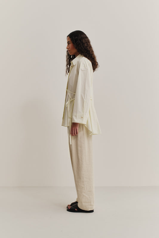 Women's long-sleeved shirt, organic cotton peached poplin, garment washed, off-white, oversized fit, curved hem.