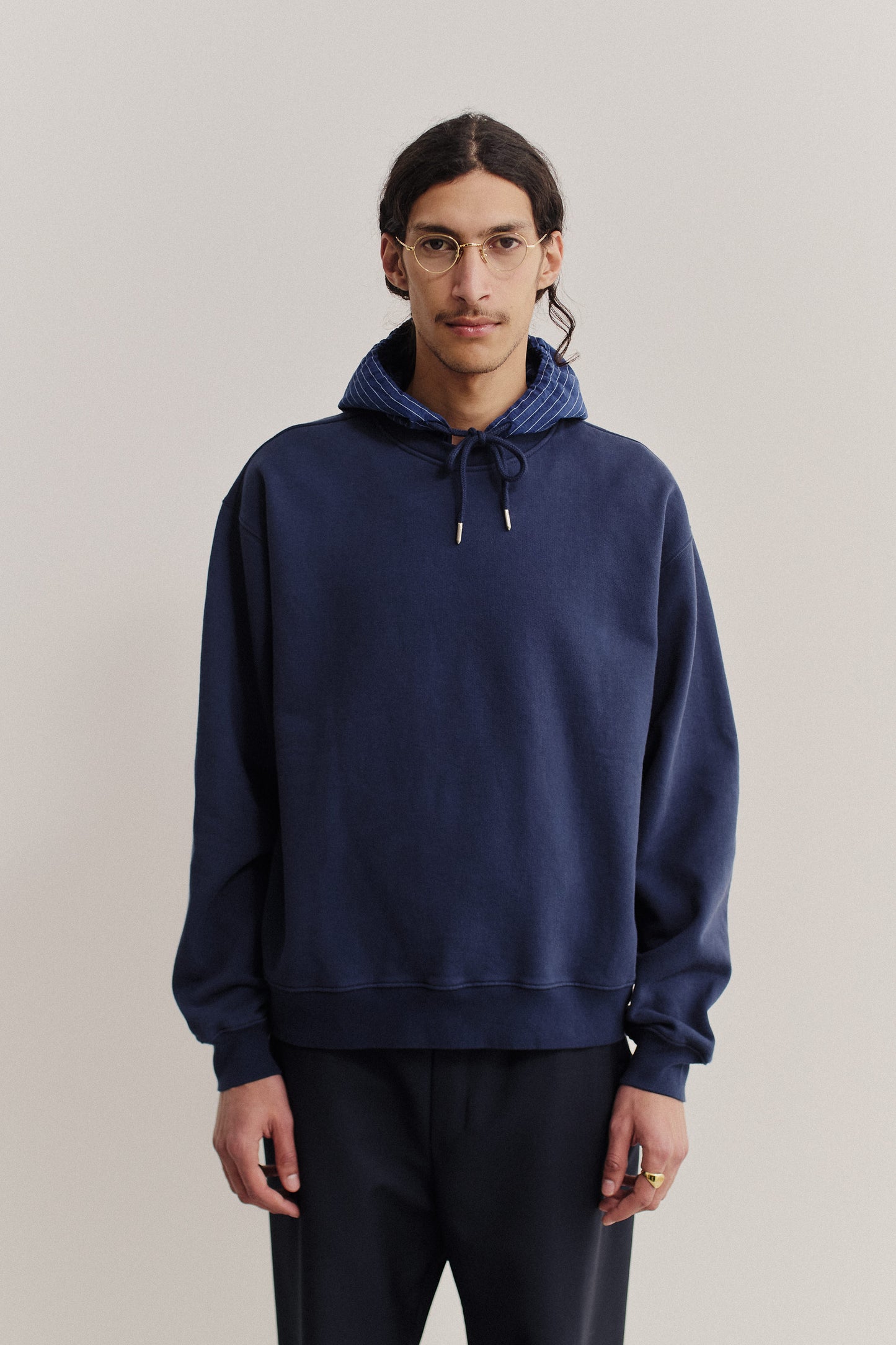 TARI HOODED CREWNECK