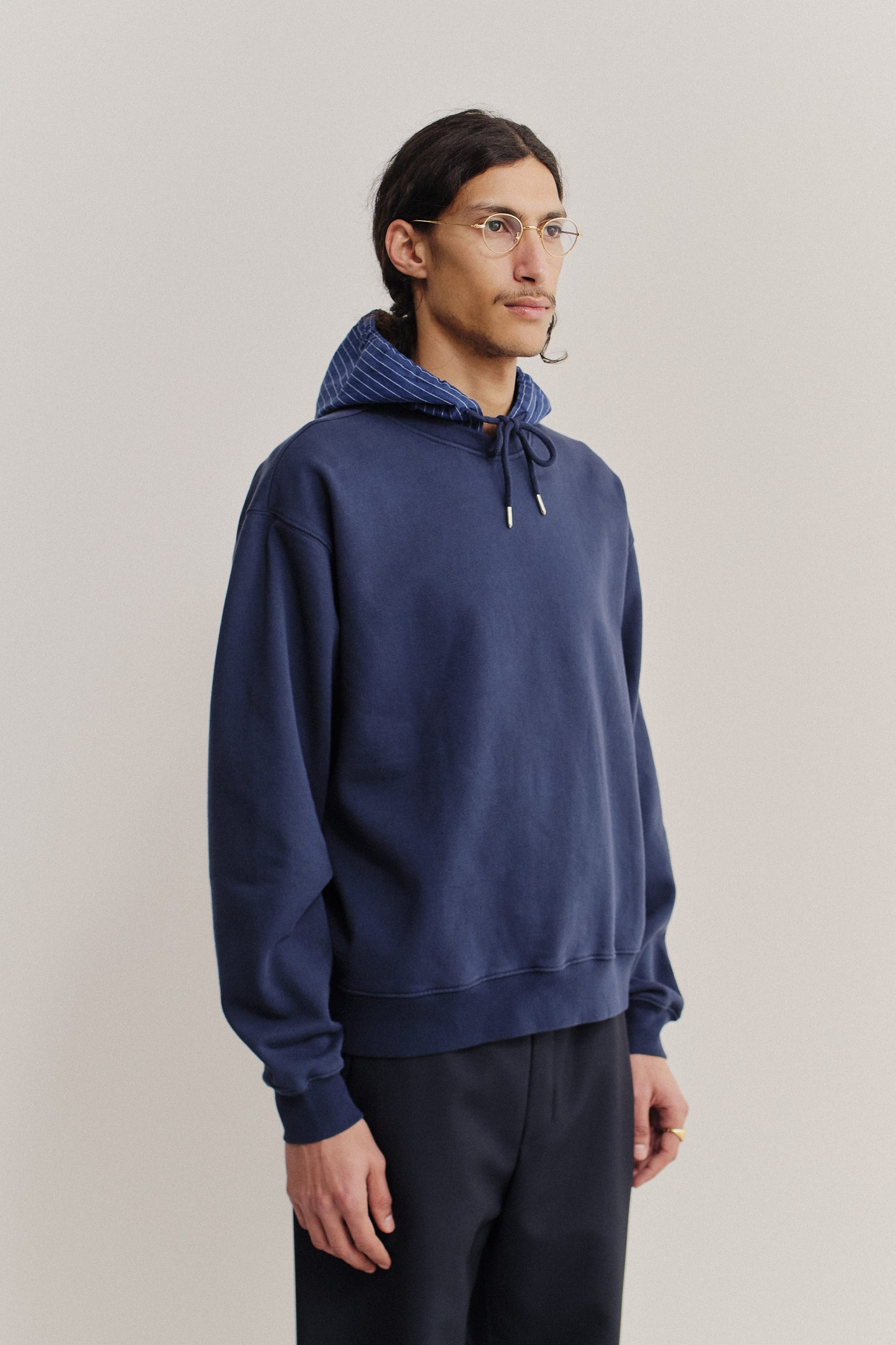 TARI HOODED CREWNECK