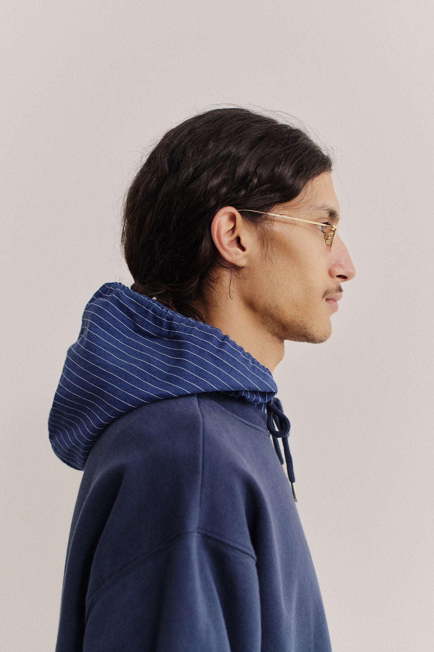 TARI HOODED CREWNECK