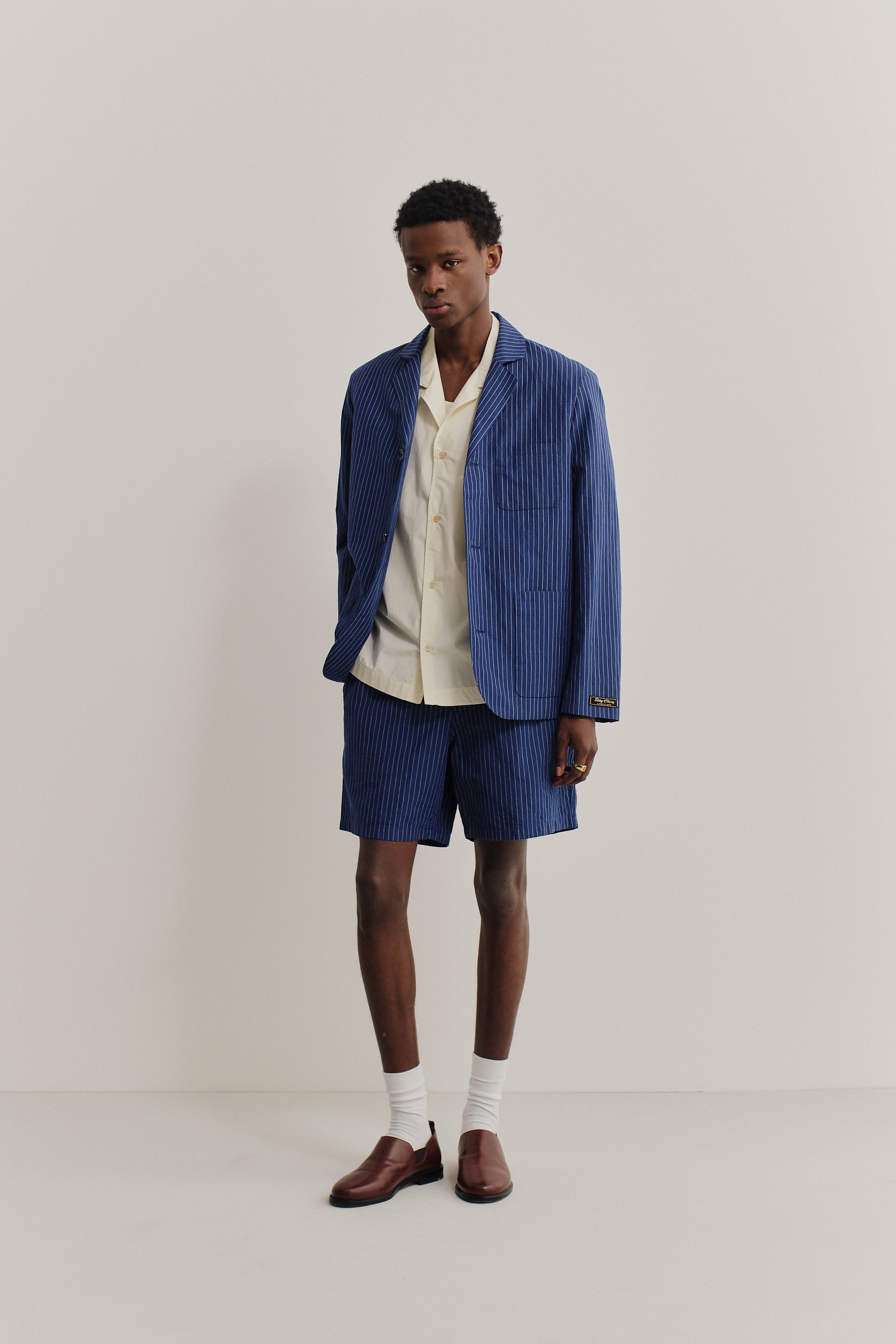 VOLTA SHORTS – A KIND OF GUISE