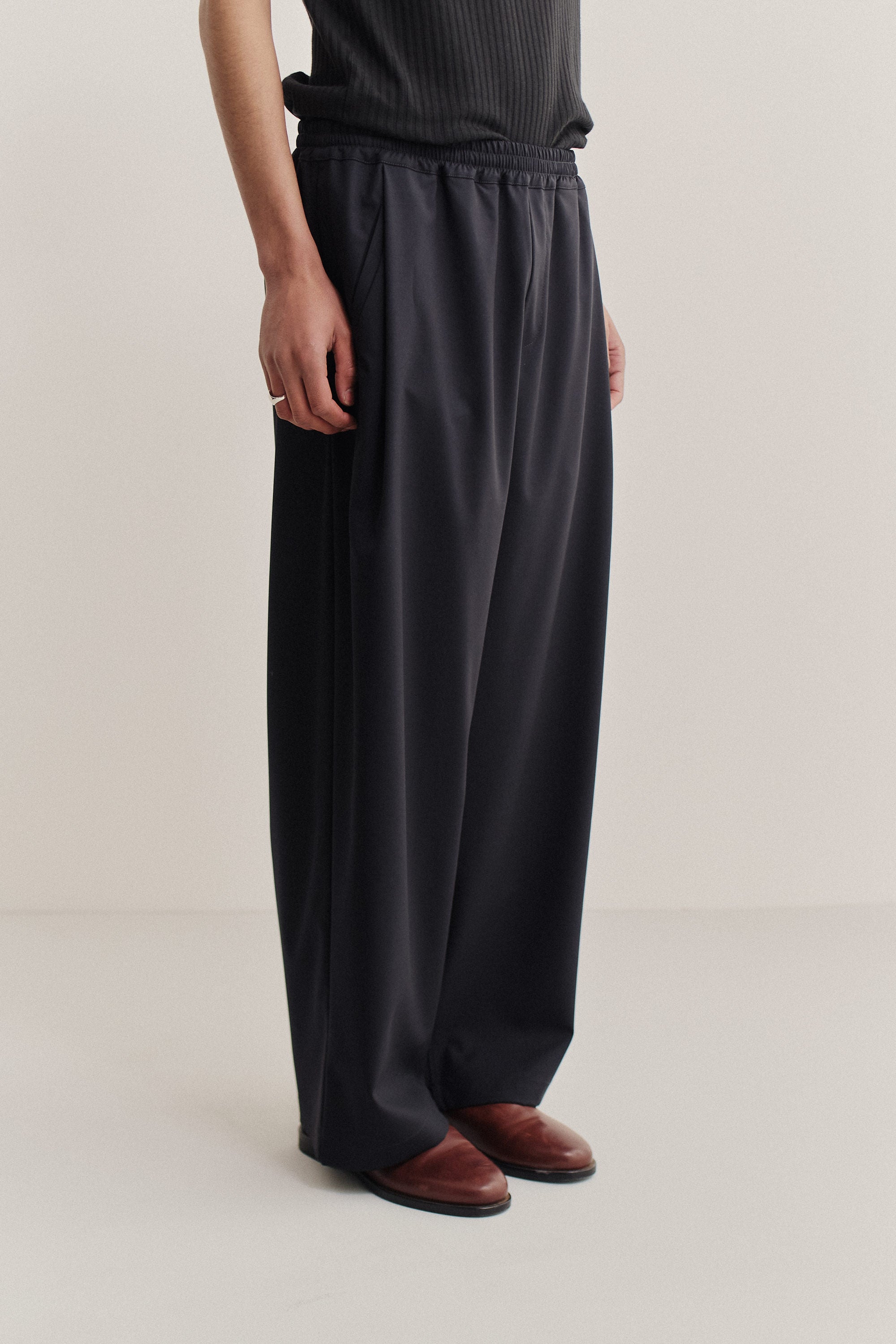 WEWILL　FLAT WAIST TROUSERS Wewa Wide Trousers in 73% virgin wool 27% mohair | A KIND OF GUISE