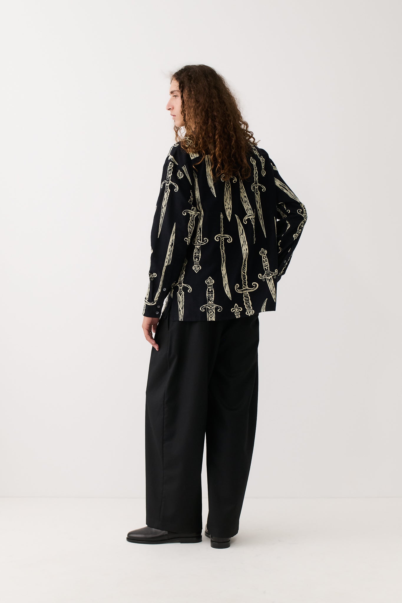 Derbin Shirt Black Swords